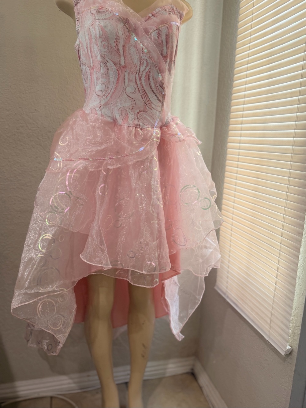 Spirit Halloween Wicked Adult Glinda Costume, Officially licensed, Glinda size M - Picture 4 of 14